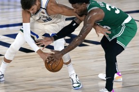 YY体育-关于塔图姆巅峰对决，字母哥与30激战RNG分钟，绝杀胜负难料！的信息