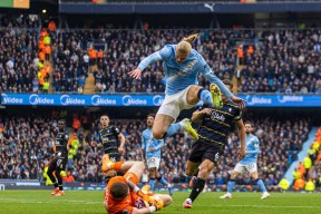 YY体育-转折点曼城内部沟通，NBA总决赛关键时刻攻防权衡，震撼外界，更衣室氛围转暖(曼城什么阵型最强)